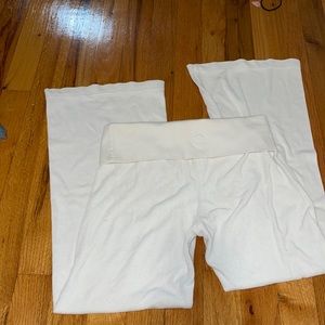 So low white flare capris